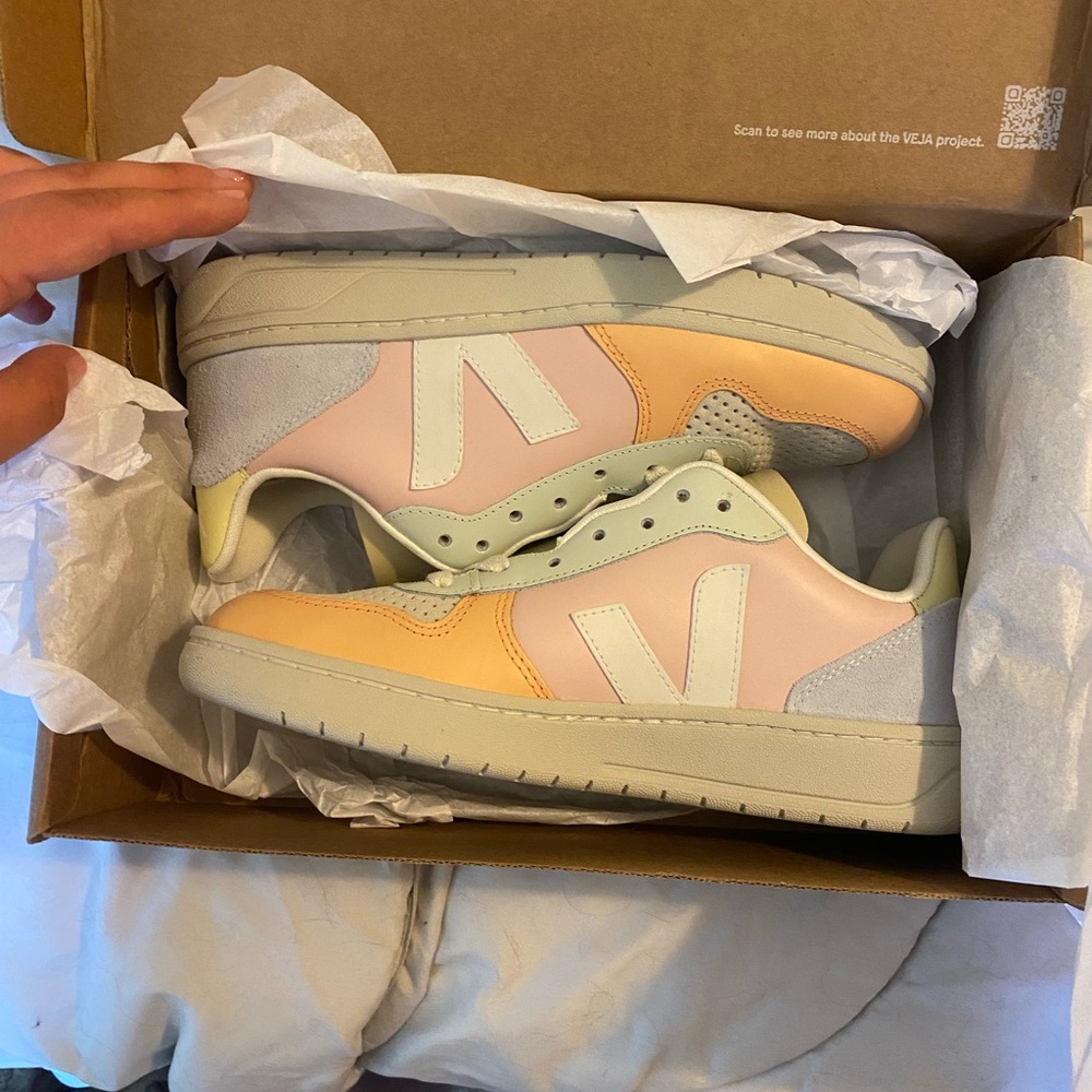 BRAND NEW VEJA V-10